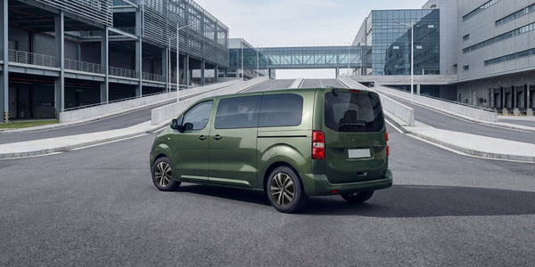 Peugeot e-Traveler charging cable