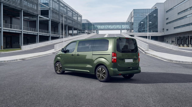 Peugeot e-Traveler charging cable